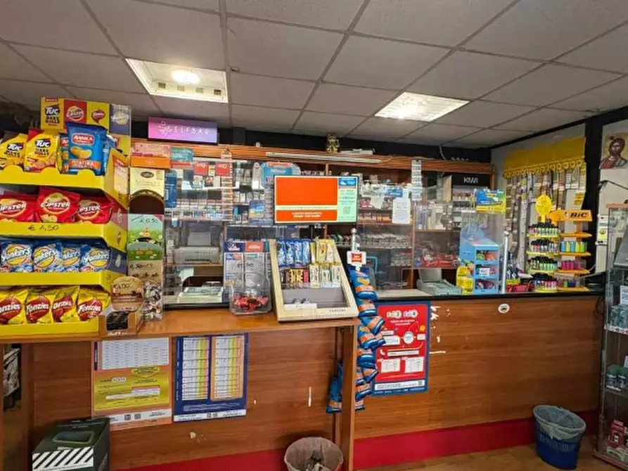 Immagine 4 di Attività commerciale in vendita  a Bari