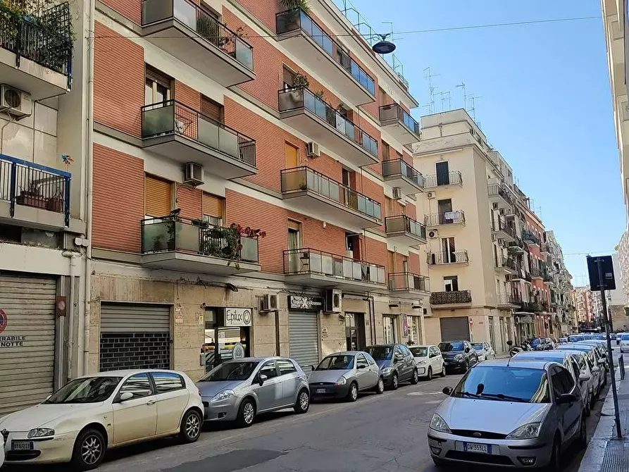 Immagine 1 di Locale commerciale in vendita  in Via Francesco Lattanzio 107 /H a Bari
