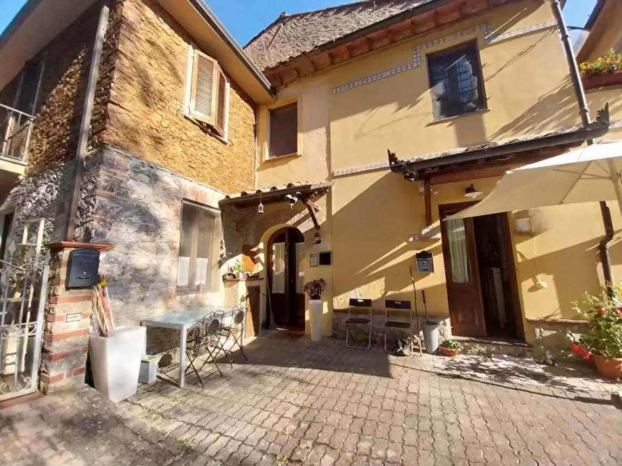 Immagine 1 di Casa semindipendente in vendita  in Via di Nocchi a Camaiore