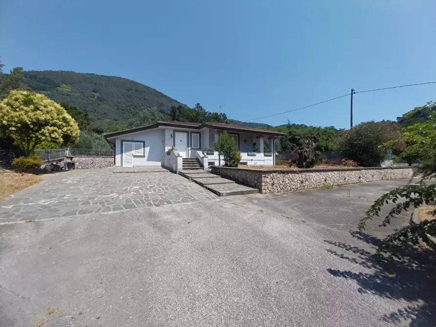 Immagine 5 di Villa in vendita  in Via Silerchie a Camaiore