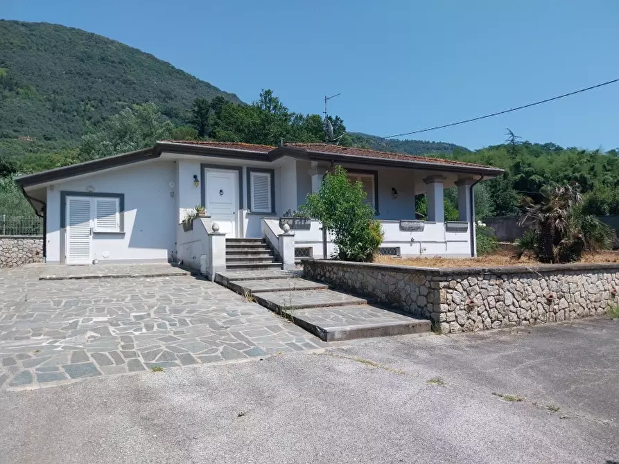 Immagine 1 di Villa in vendita  in Via Silerchie a Camaiore