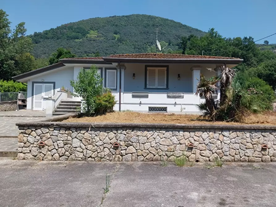 Immagine 9 di Villa in vendita  in Via Silerchie a Camaiore