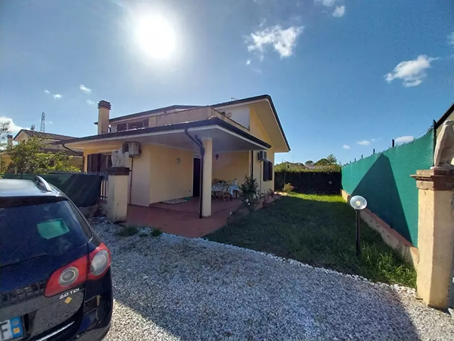 Immagine 1 di Casa indipendente in vendita  in Via del Porto a Massarosa