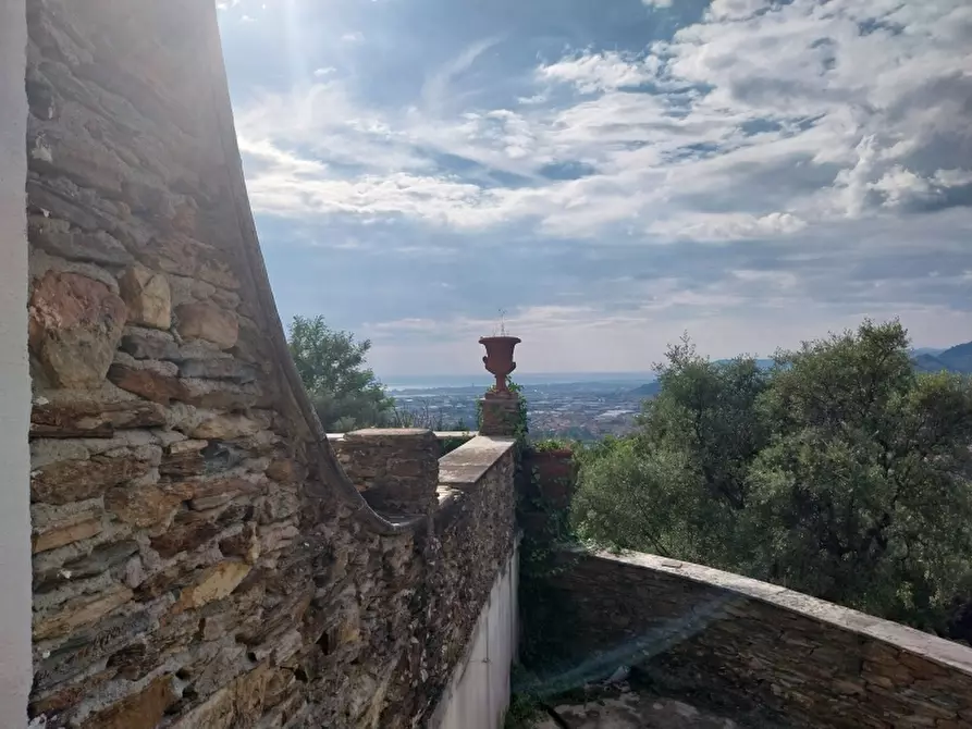 Immagine 2 di Villa in vendita  in Via dei Colli a Massa