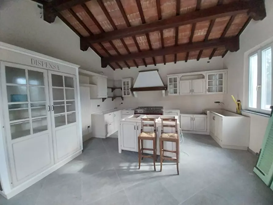 Immagine 15 di Villa in vendita  in Via dei Colli a Massa