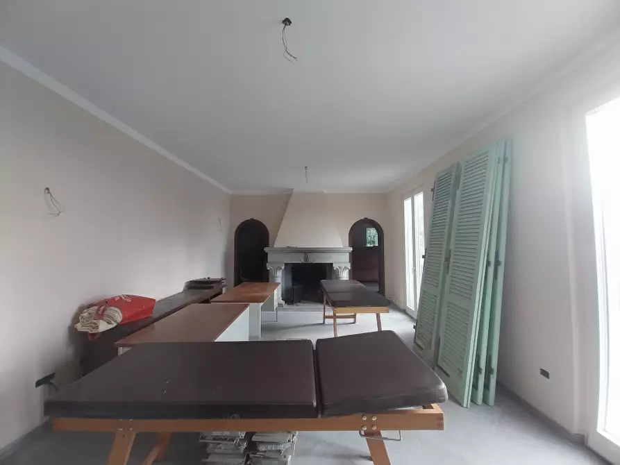 Immagine 24 di Villa in vendita  in Via dei Colli a Massa