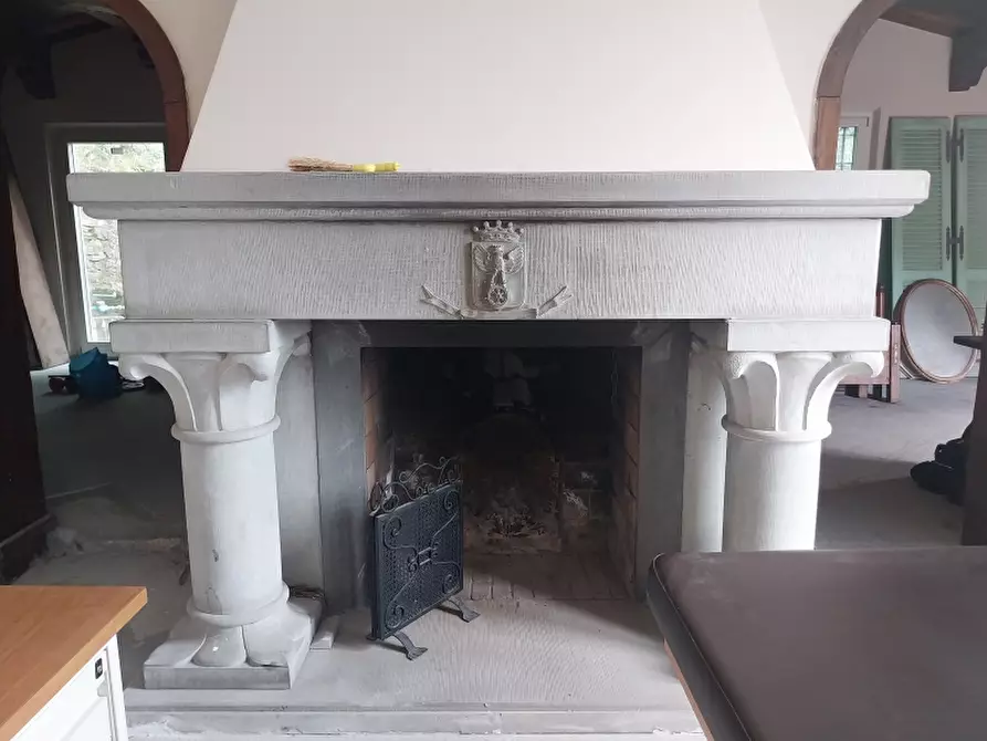 Immagine 30 di Villa in vendita  in Via dei Colli a Massa