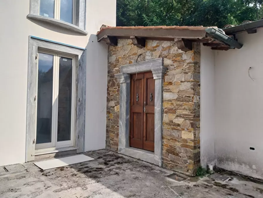 Immagine 7 di Villa in vendita  in Via dei Colli a Massa