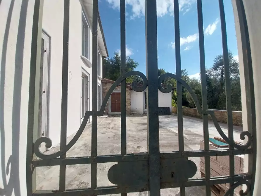 Immagine 8 di Villa in vendita  in Via dei Colli a Massa