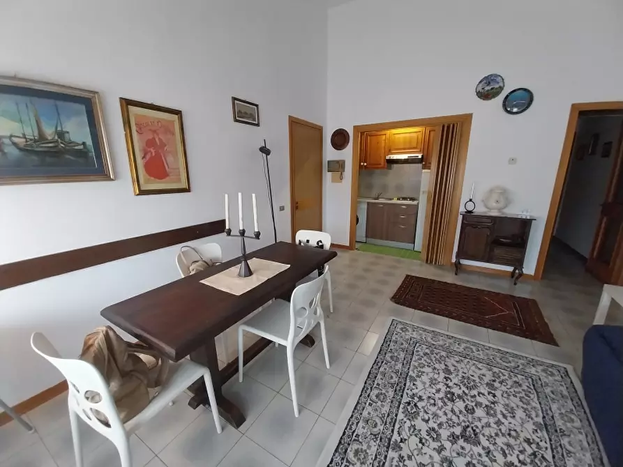 Immagine 3 di Appartamento in vendita  in Via Marco Polo a Viareggio