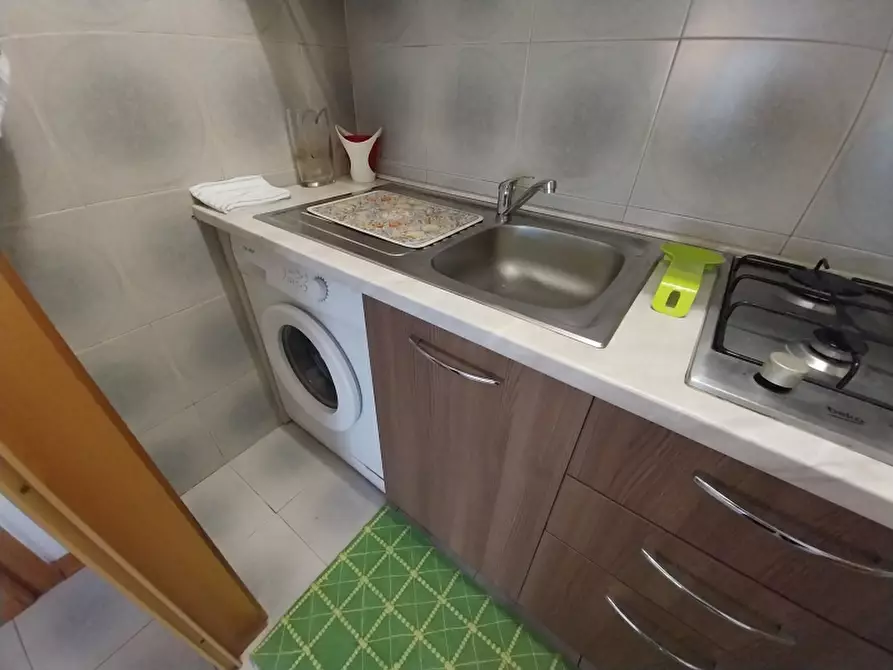 Immagine 4 di Appartamento in vendita  in Via Marco Polo a Viareggio