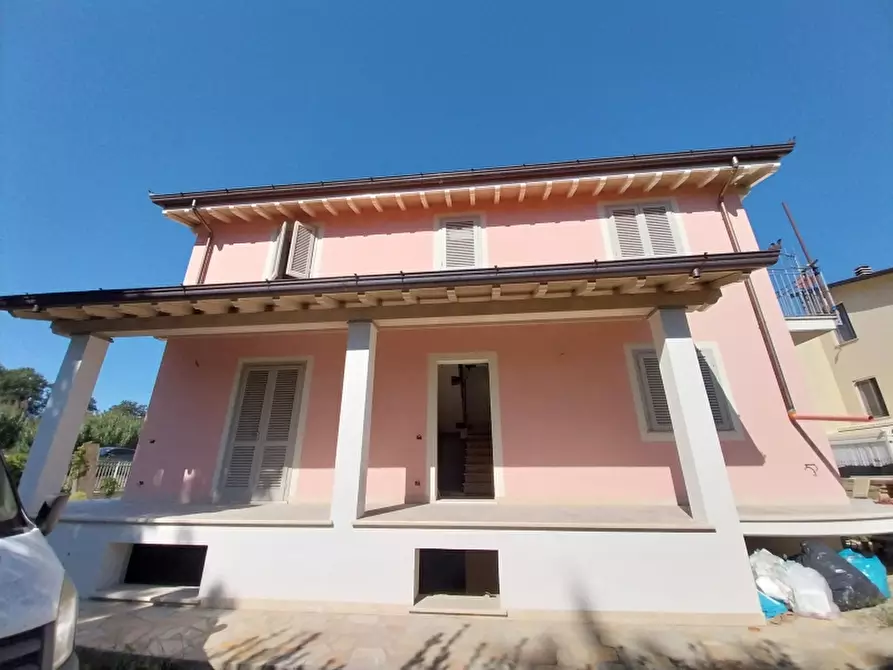 Immagine 1 di Villa in vendita  in Via Provinciale a Camaiore