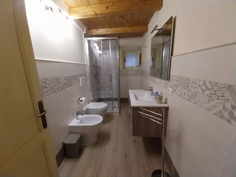 Immagine 10 di Porzione di casa in vendita  in Via di Montebello a Camaiore