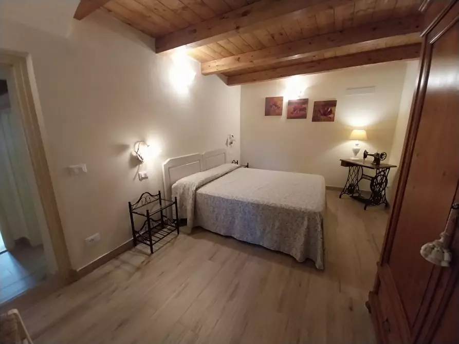 Immagine 12 di Porzione di casa in vendita  in Via di Montebello a Camaiore