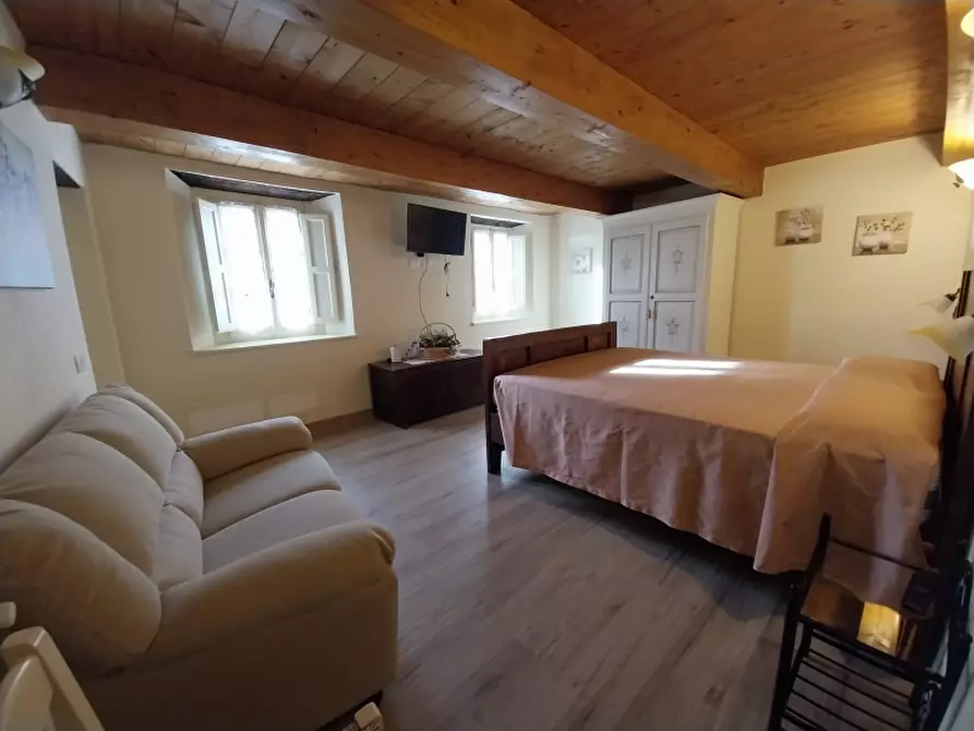 Immagine 13 di Porzione di casa in vendita  in Via di Montebello a Camaiore