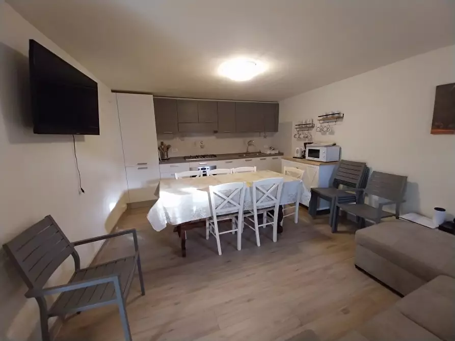 Immagine 2 di Porzione di casa in vendita  in Via di Montebello a Camaiore