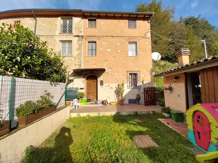 Immagine 1 di Casa semindipendente in vendita  in Via della Serra a Camaiore