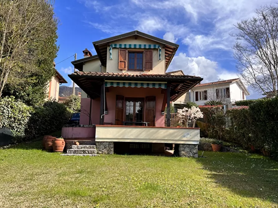 Immagine 2 di Villa in vendita  in Via Traversagna a Pietrasanta