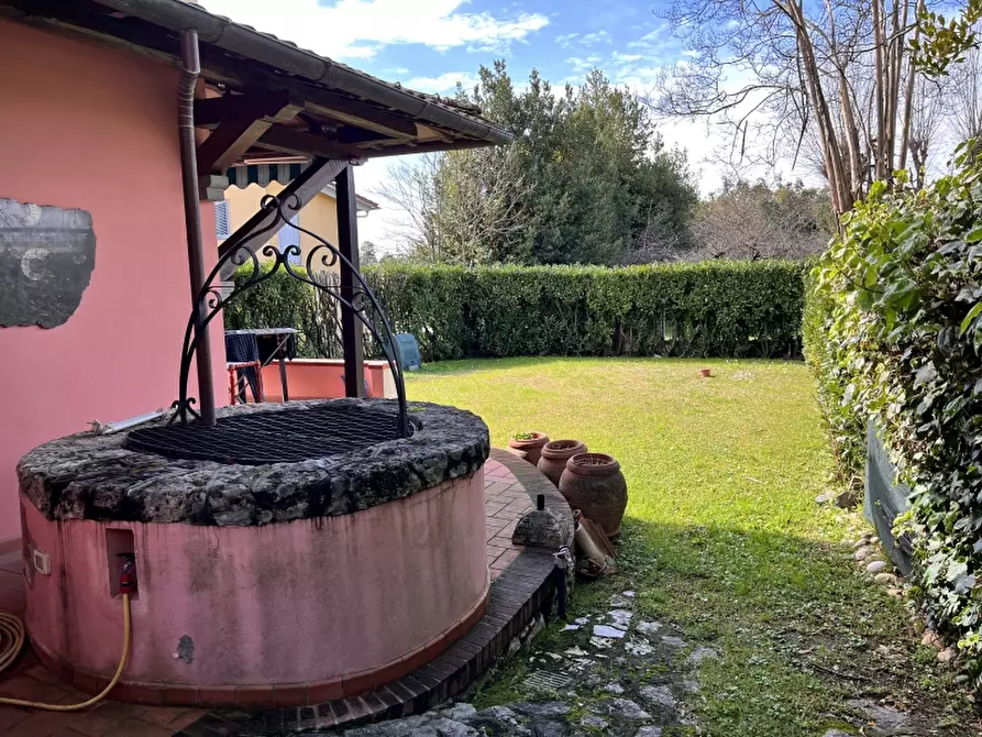 Immagine 8 di Villa in vendita  in Via Traversagna a Pietrasanta