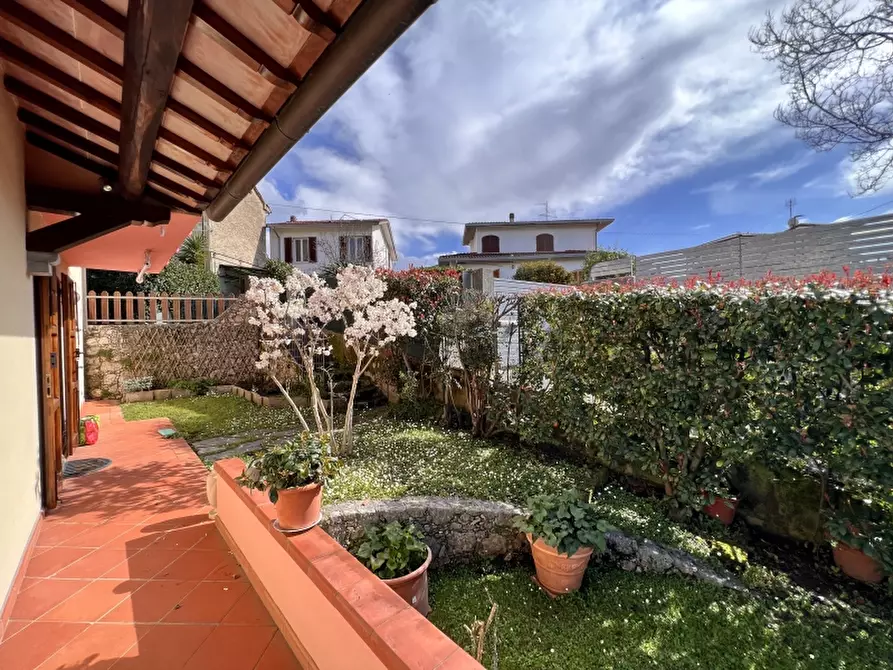Immagine 9 di Villa in vendita  in Via Traversagna a Pietrasanta