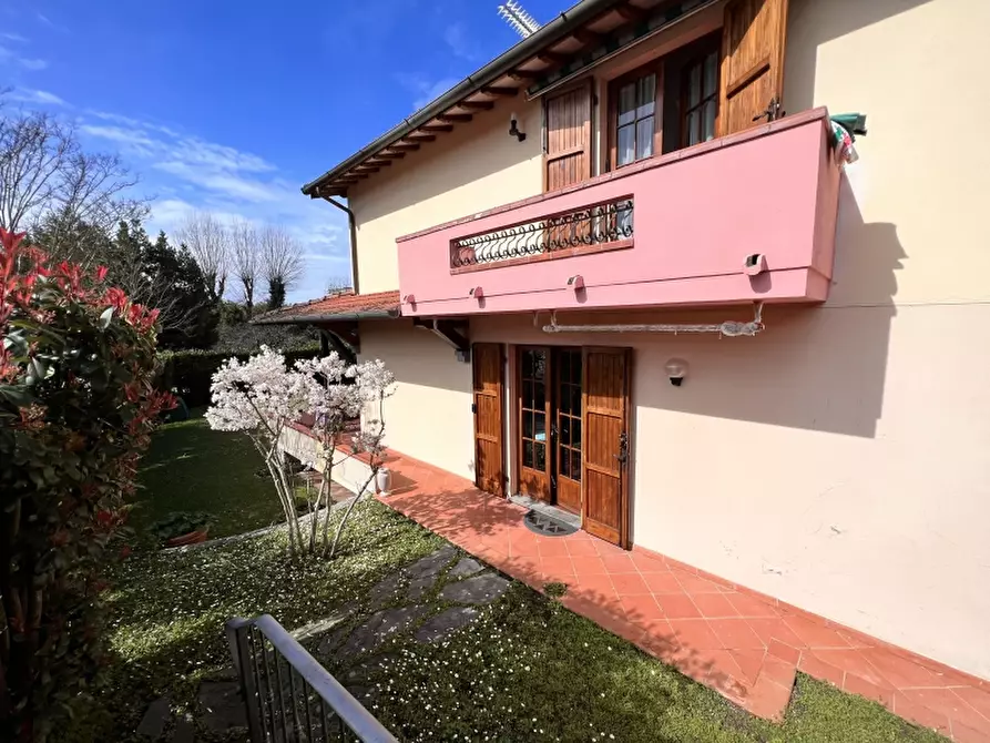 Immagine 11 di Villa in vendita  in Via Traversagna a Pietrasanta