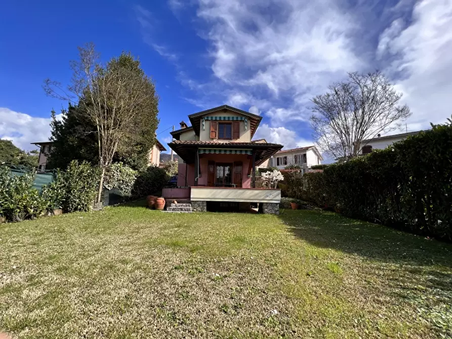 Immagine 3 di Villa in vendita  in Via Traversagna a Pietrasanta