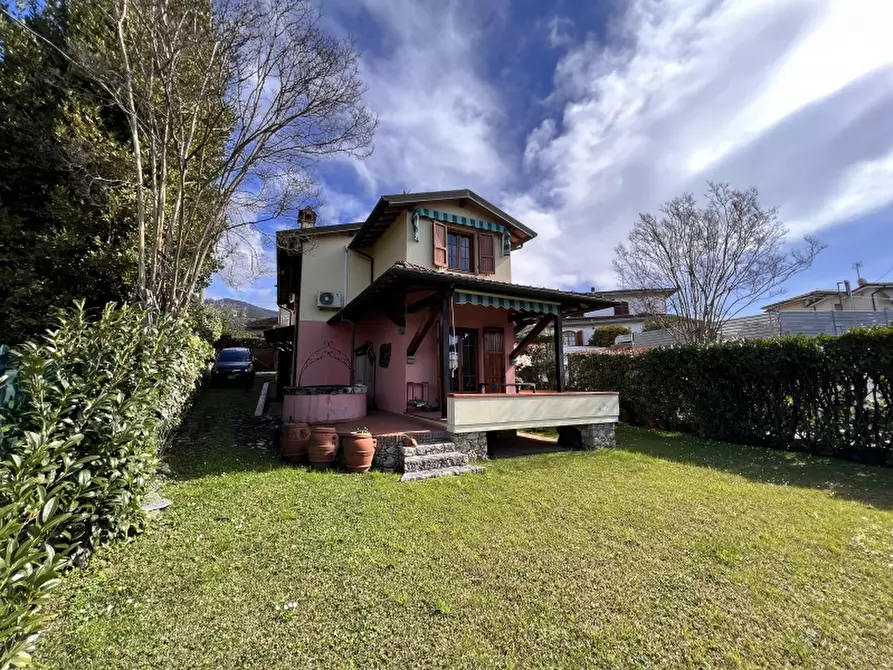 Immagine 5 di Villa in vendita  in Via Traversagna a Pietrasanta
