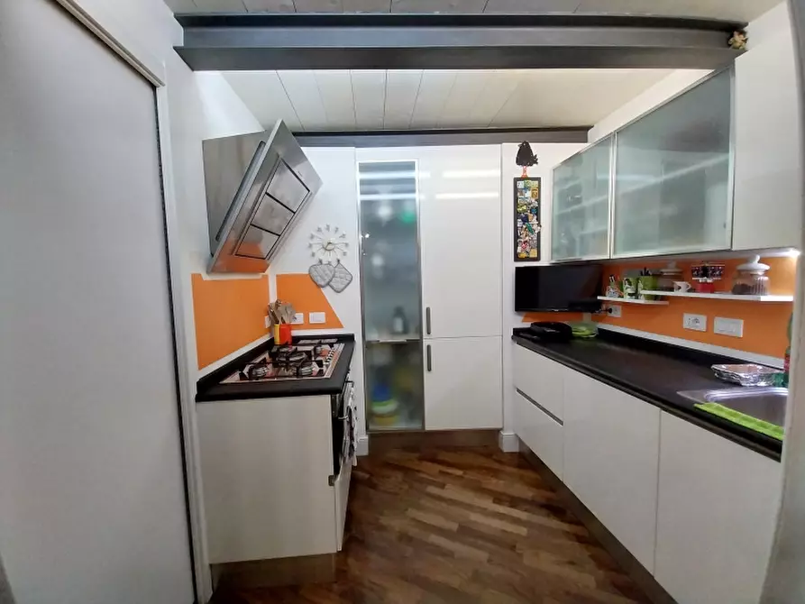 Immagine 7 di Appartamento in vendita  a Carrara