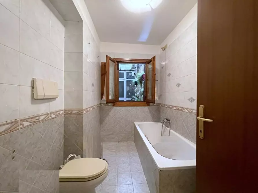 Immagine 18 di Appartamento in vendita  in Via 4 novembre a Camaiore