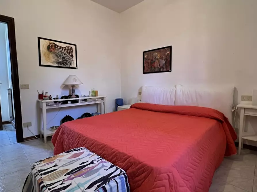 Immagine 21 di Villa in vendita  a Camaiore