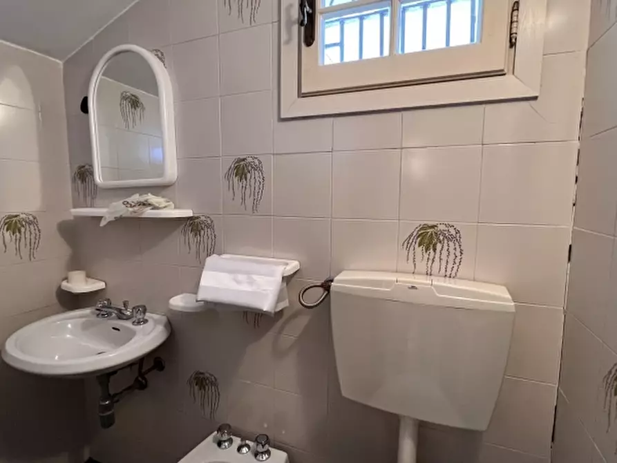 Immagine 36 di Villa in vendita  a Camaiore