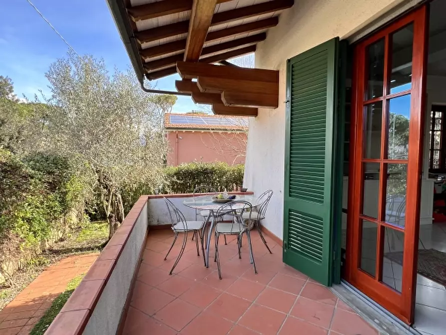 Immagine 33 di Villa in vendita  a Camaiore