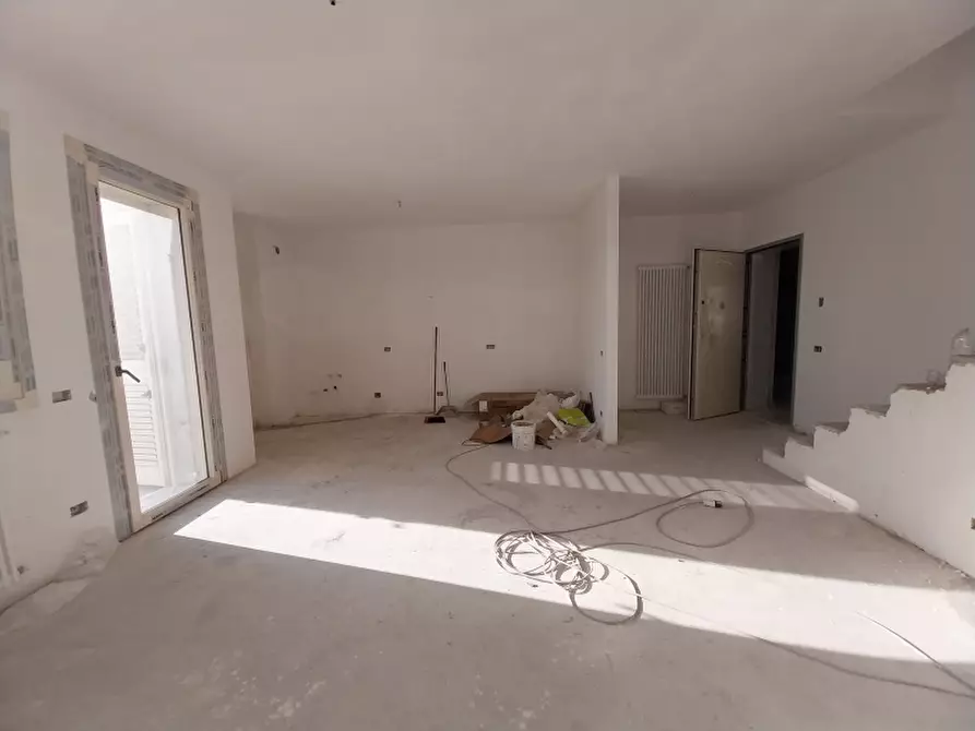 Immagine 4 di Appartamento in vendita  in Via Maggiani a Carrara