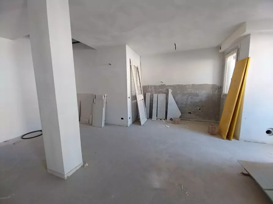 Immagine 5 di Appartamento in vendita  in Via Maggiani a Carrara