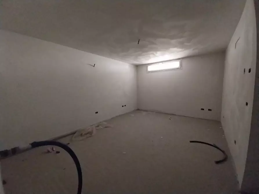 Immagine 13 di Appartamento in vendita  in Via Maggiani a Carrara