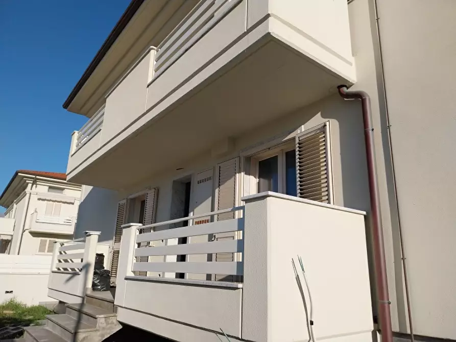 Immagine 3 di Appartamento in vendita  in Via Maggiani a Carrara