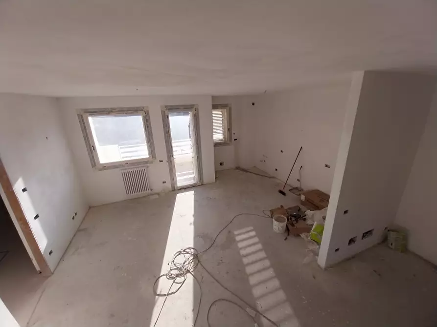 Immagine 6 di Appartamento in vendita  in Via Maggiani a Carrara