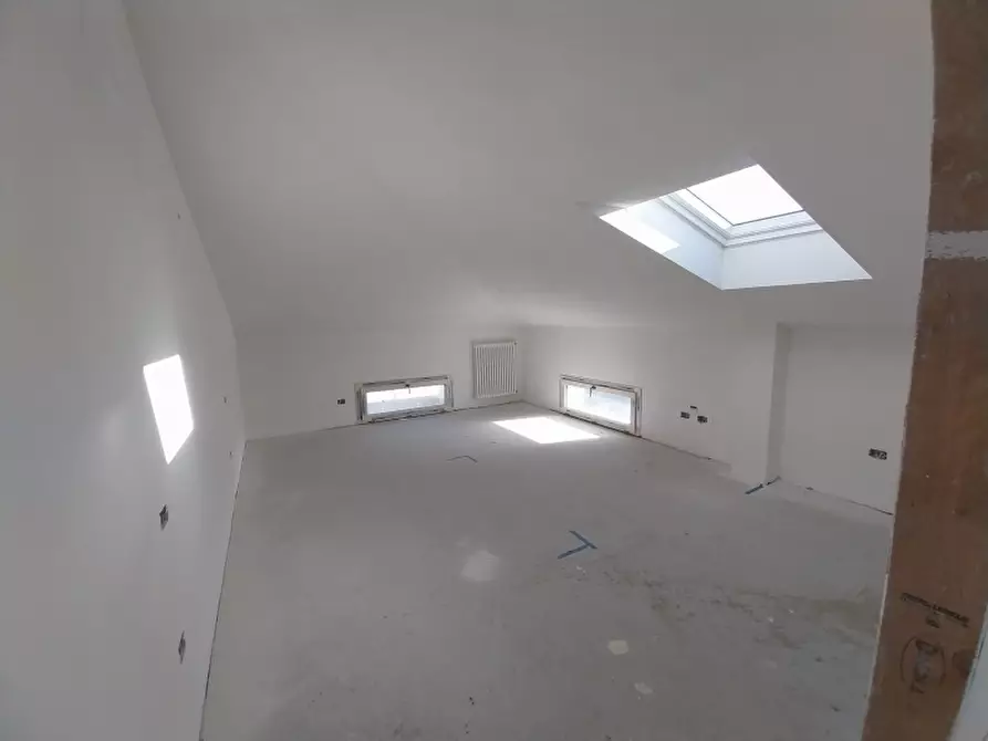 Immagine 7 di Appartamento in vendita  in Via Maggiani a Carrara