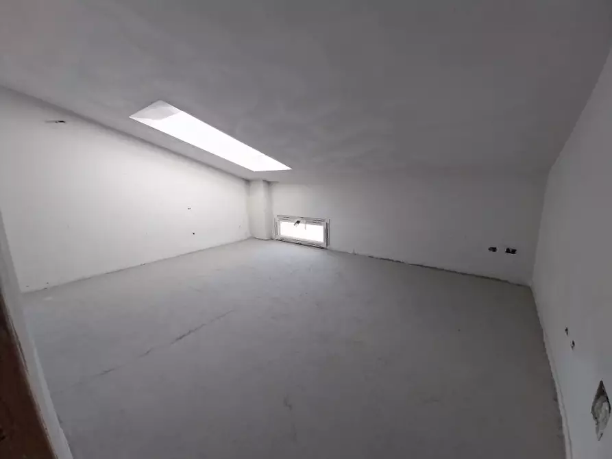 Immagine 8 di Appartamento in vendita  in Via Maggiani a Carrara