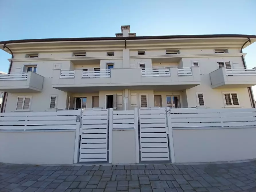 Immagine 2 di Appartamento in vendita  in Via Maggiani a Carrara