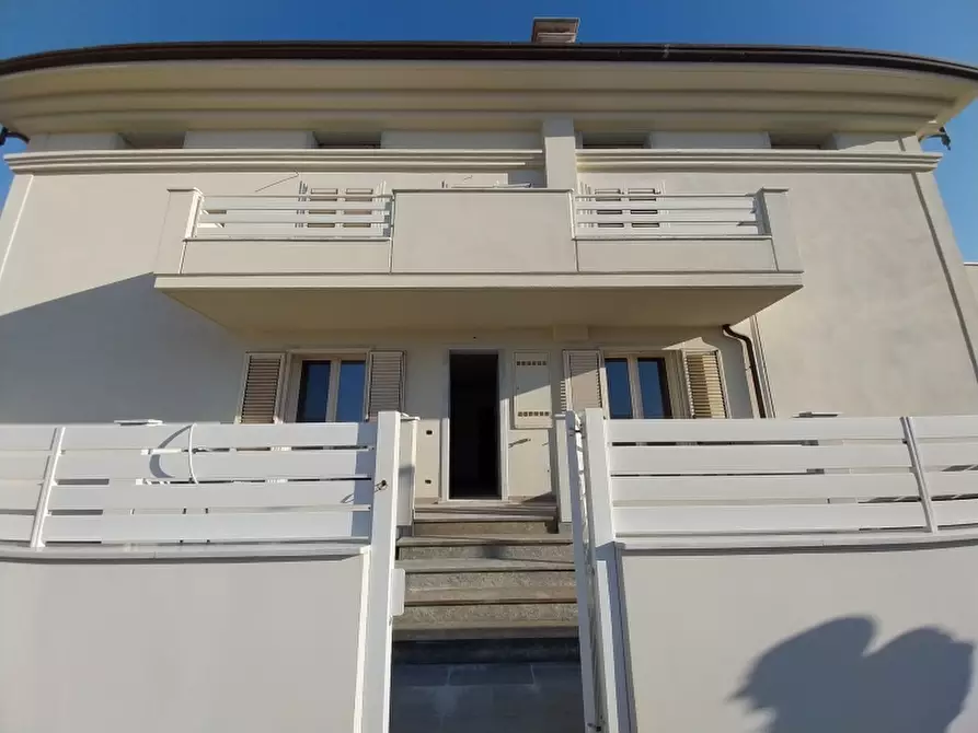 Immagine 1 di Appartamento in vendita  in Via Maggiani a Carrara