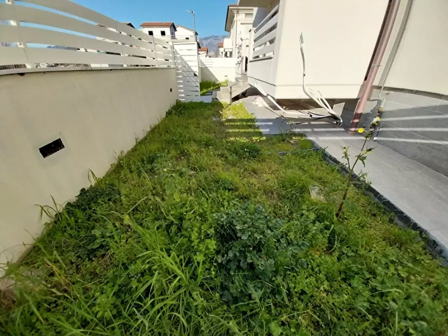 Immagine 11 di Appartamento in vendita  in Via Maggiani a Carrara