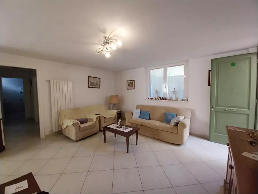 Immagine 15 di Villa in vendita  a Massarosa