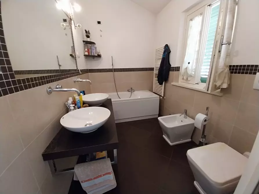 Immagine 4 di Villa in vendita  a Massarosa