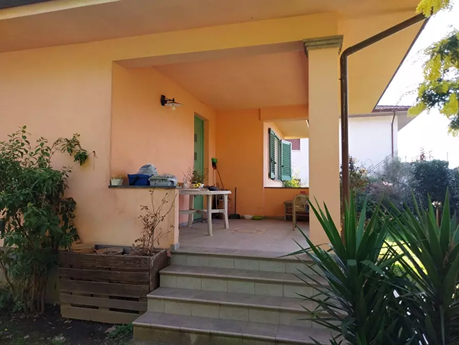 Immagine 9 di Villa in vendita  a Massarosa