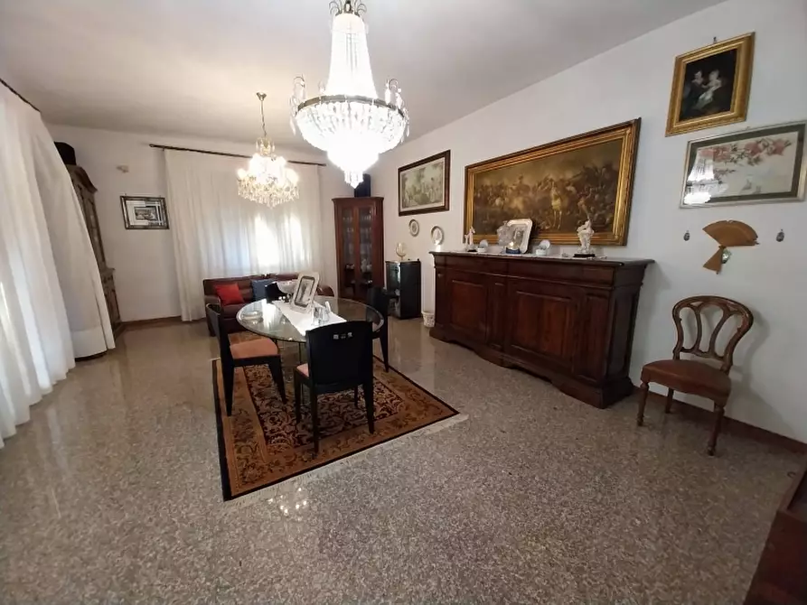 Immagine 12 di Villa in vendita  a Carrara