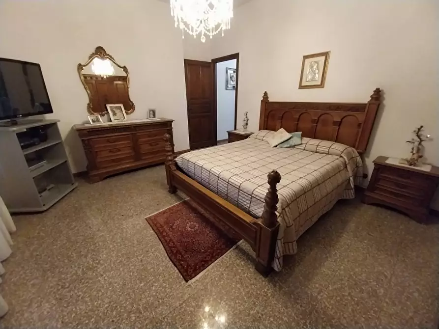 Immagine 15 di Villa in vendita  a Carrara