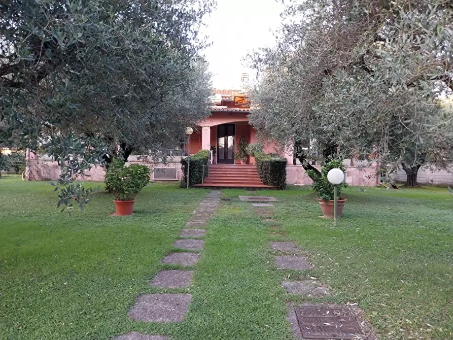 Immagine 3 di Villa in vendita  a Carrara