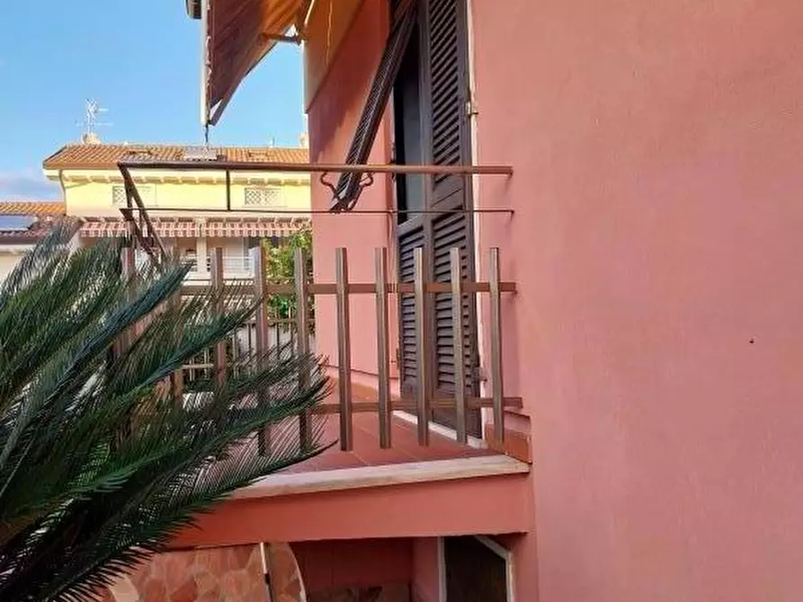 Immagine 24 di Villa in vendita  a Carrara