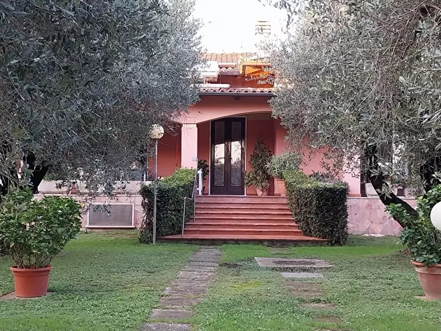 Immagine 4 di Villa in vendita  a Carrara